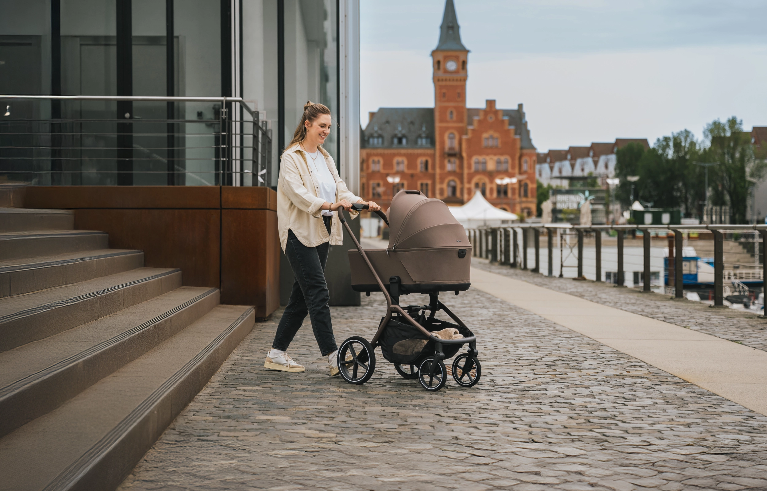 MAVI Kinderwagen von my junior im Alltag